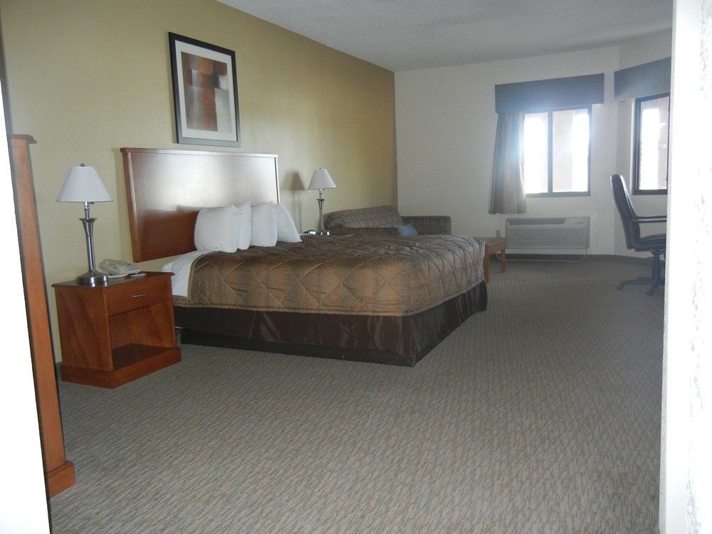 Days Inn By Wyndham Phenix City Near Fort Moore Exterior photo